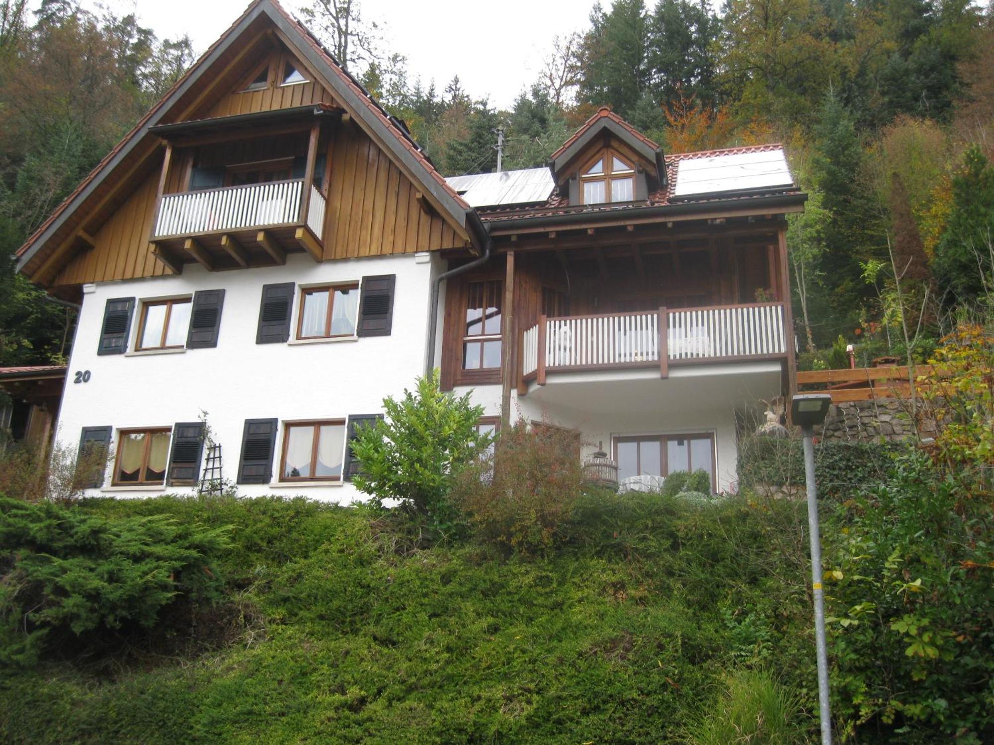 Urlaub Mit Blick Auf Schiltachs Fachwerkhaeuser Bagian luar foto